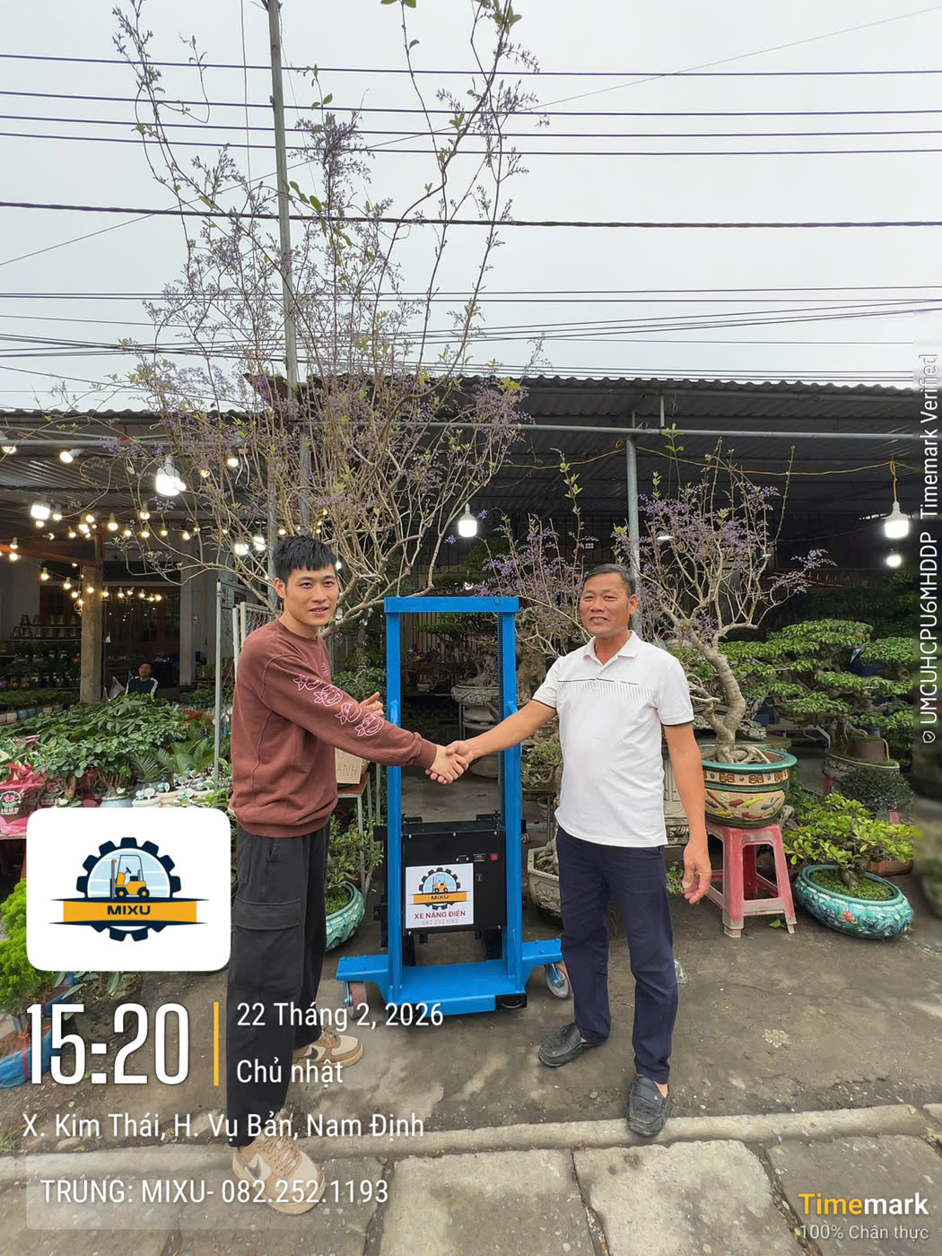 Bàn giao xe nâng MIXU màu xanh tại vườn cây cảnh Vụ Bản, Nam Định